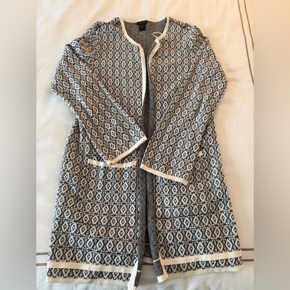 Ann Taylor Black and White Geometric Cape